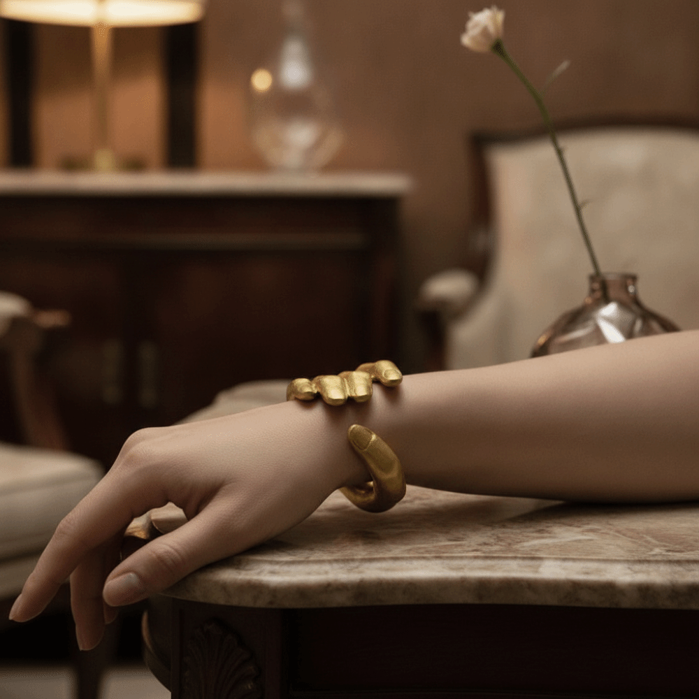 سوار بخمسة أصابع على شكل كف ال - مراجعة Luxury Lifestyle Photography وسعره